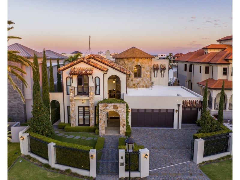 52 Royal Albert Crescent, Sovereign Islands QLD 4216