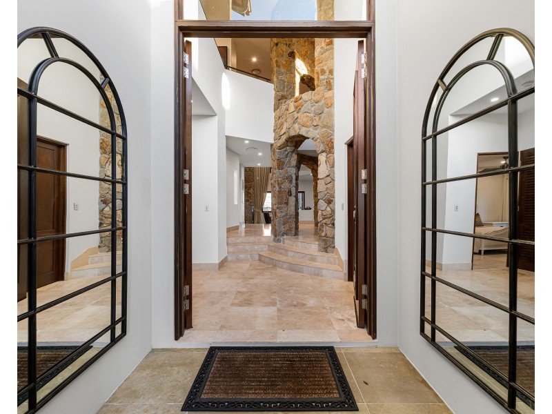 52 Royal Albert Crescent, Sovereign Islands QLD 4216