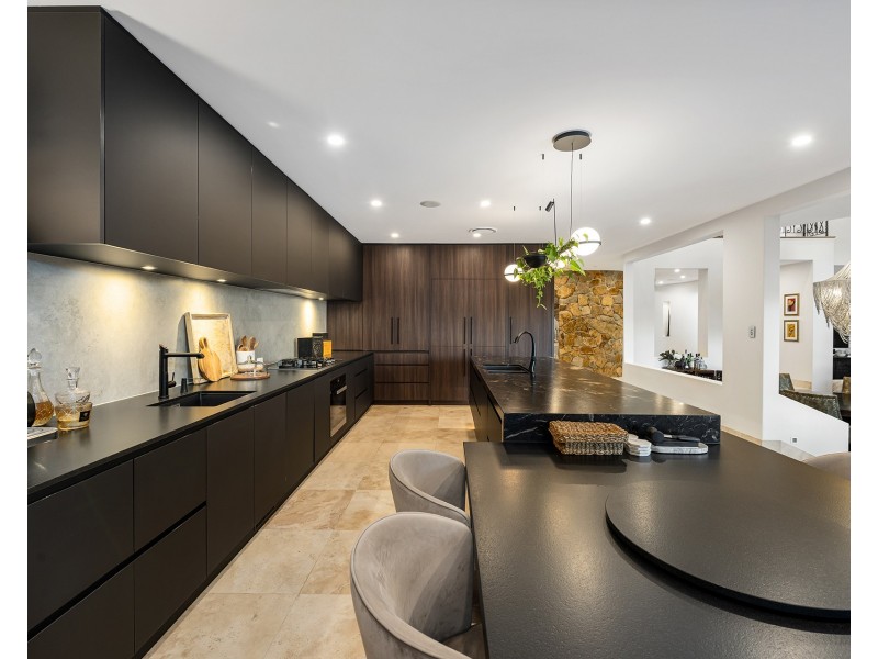 52 Royal Albert Crescent, Sovereign Islands QLD 4216