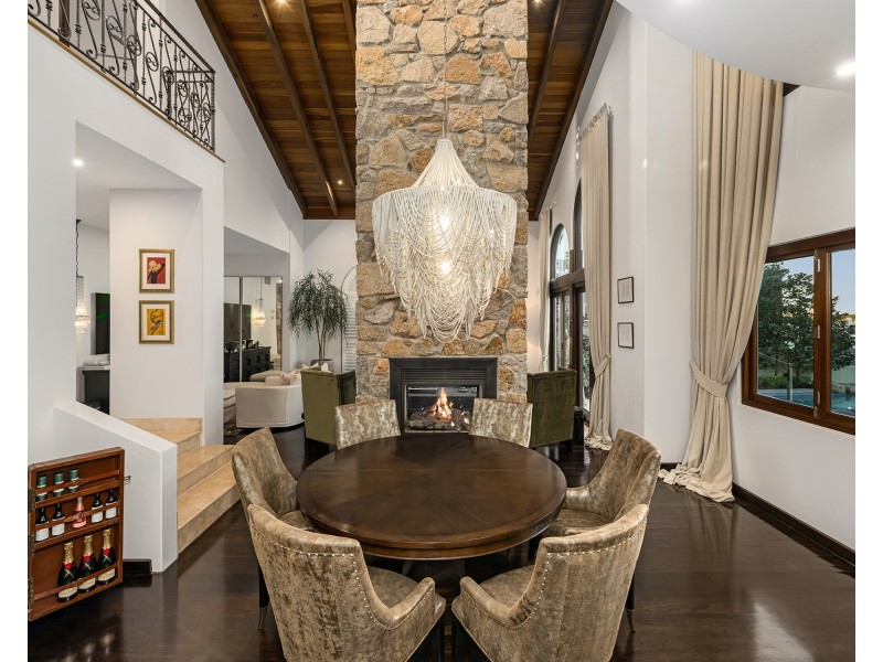 52 Royal Albert Crescent, Sovereign Islands QLD 4216