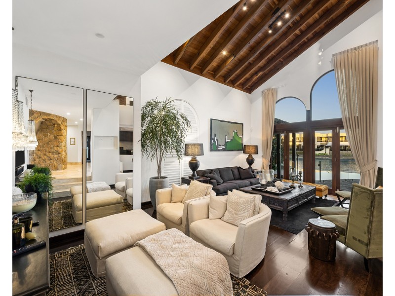 52 Royal Albert Crescent, Sovereign Islands QLD 4216