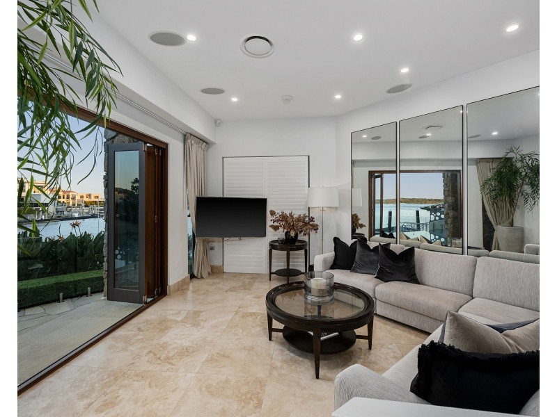 52 Royal Albert Crescent, Sovereign Islands QLD 4216