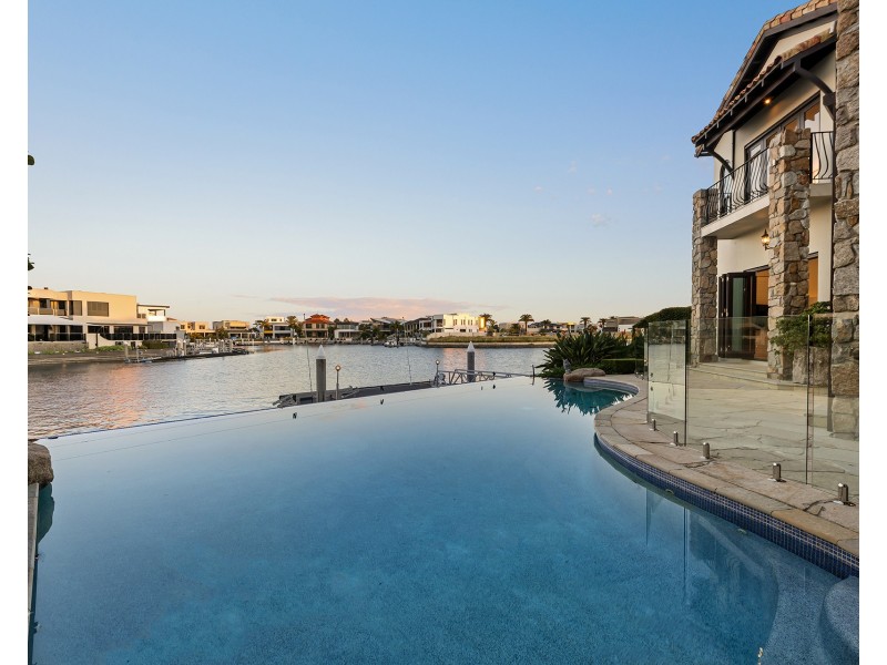 52 Royal Albert Crescent, Sovereign Islands QLD 4216