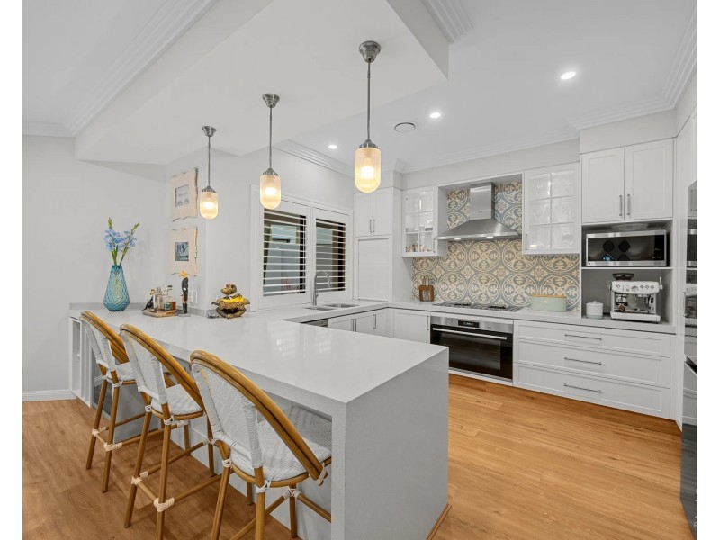 8396 Magnolia Drive East, Hope Island QLD 4212