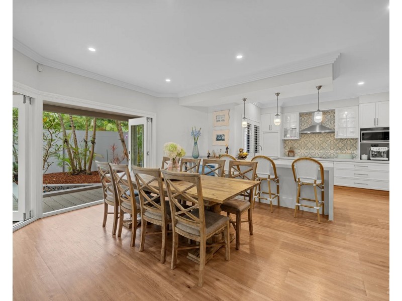 8396 Magnolia Drive East, Hope Island QLD 4212