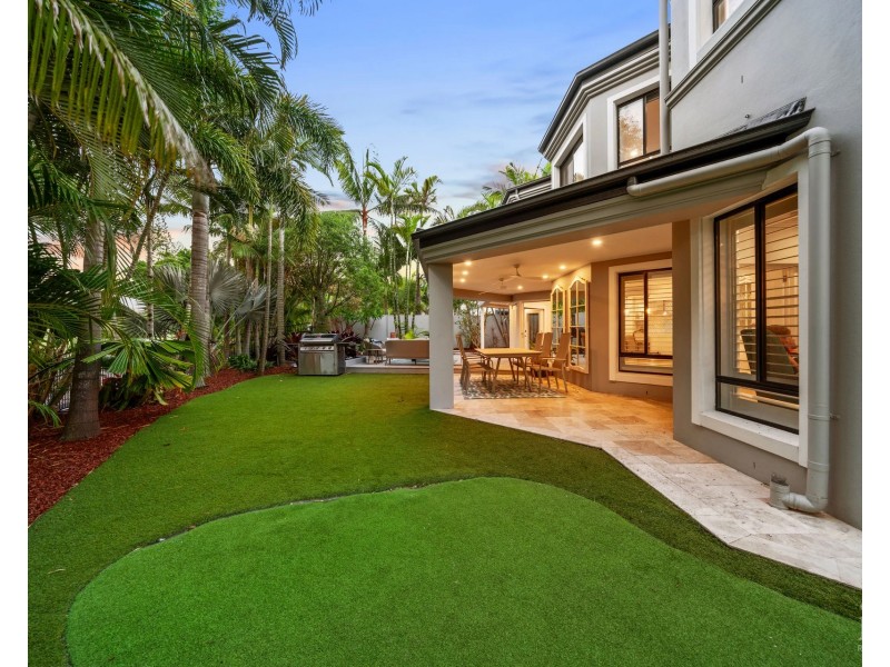 8396 Magnolia Drive East, Hope Island QLD 4212