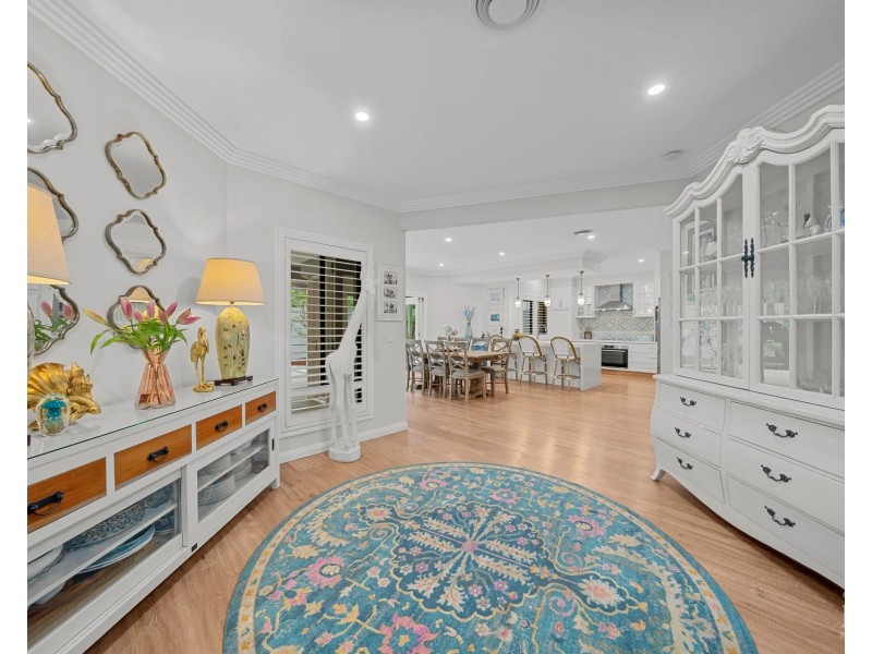 8396 Magnolia Drive East, Hope Island QLD 4212