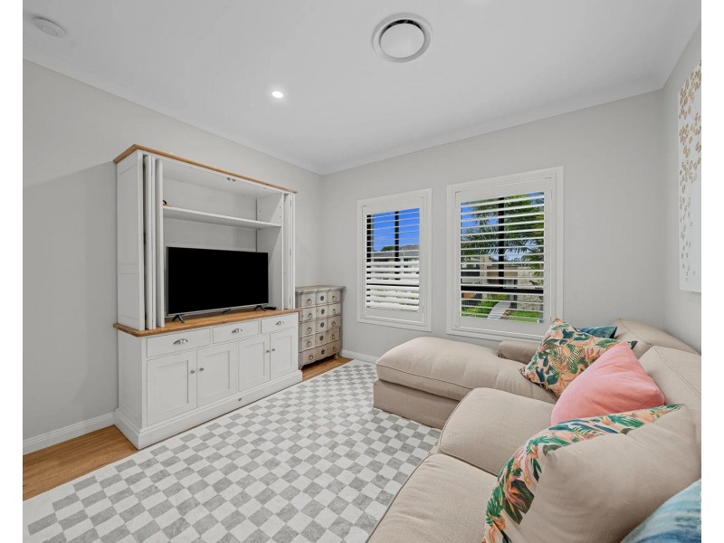 8396 Magnolia Drive East, Hope Island QLD 4212