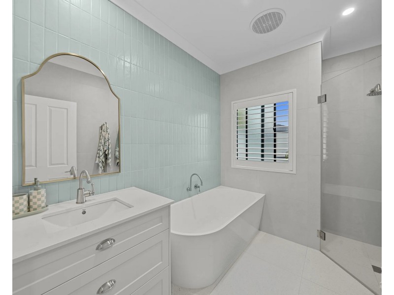 8396 Magnolia Drive East, Hope Island QLD 4212