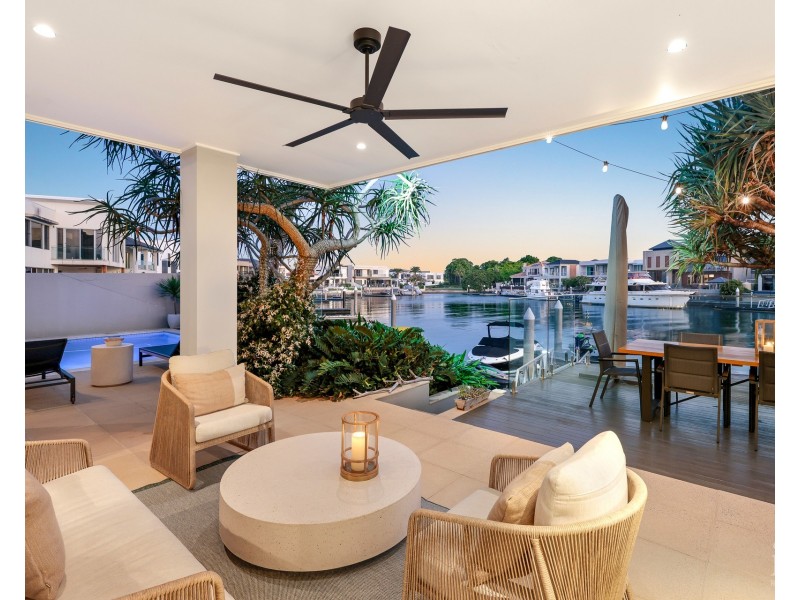 4 Westminster Court, Sovereign Islands QLD 4216