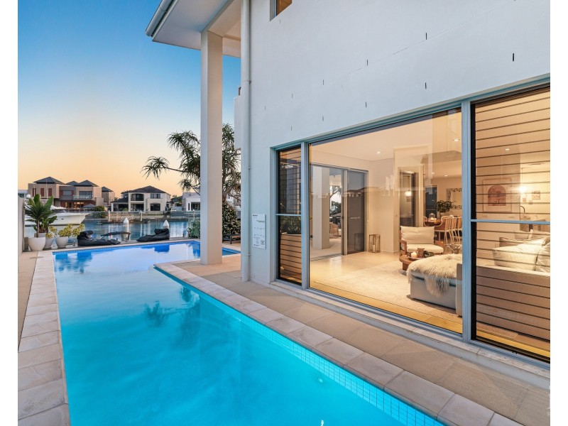 4 Westminster Court, Sovereign Islands QLD 4216