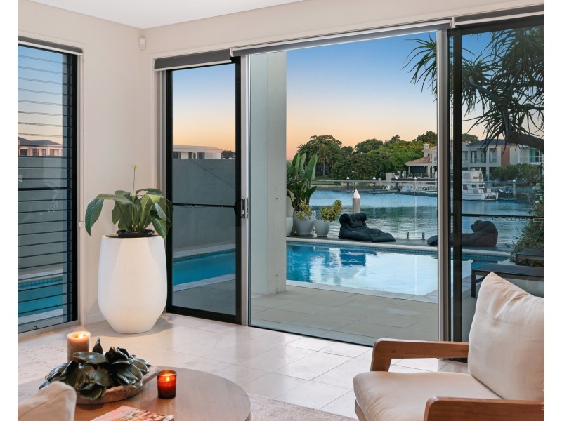 4 Westminster Court, Sovereign Islands QLD 4216