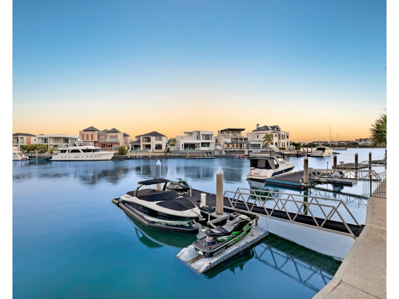 4 Westminster Court, Sovereign Islands QLD 4216