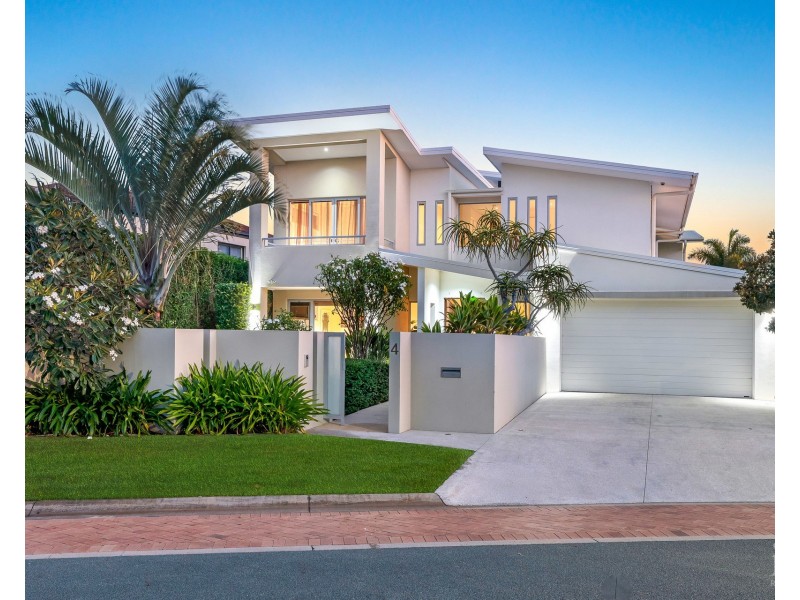 4 Westminster Court, Sovereign Islands QLD 4216