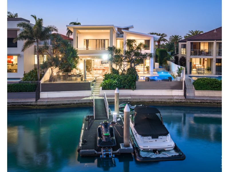 4 Westminster Court, Sovereign Islands QLD 4216