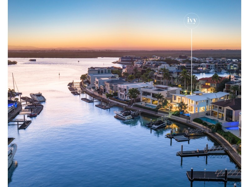 4 Westminster Court, Sovereign Islands QLD 4216