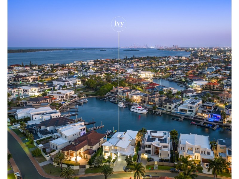 4 Westminster Court, Sovereign Islands QLD 4216