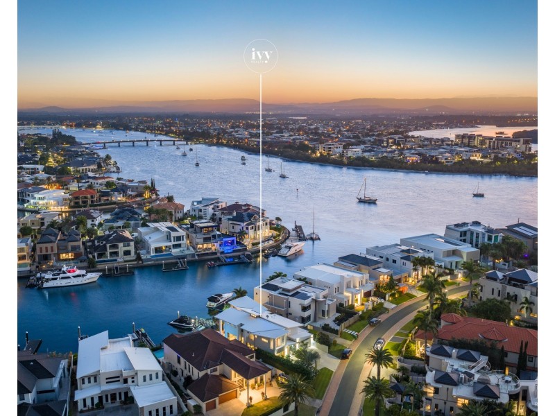 4 Westminster Court, Sovereign Islands QLD 4216