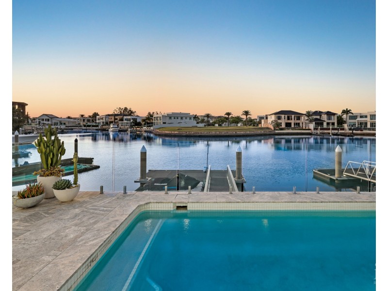 45 Royal Albert Crescent, Sovereign Islands QLD 4216