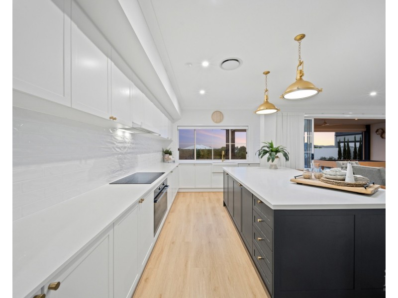 3054  Forest Hills Drive, Sanctuary Cove QLD 4212