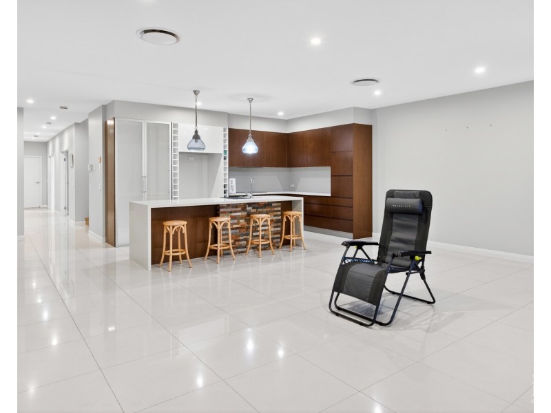 2243 Glengallon Way, Hope Island QLD 4212