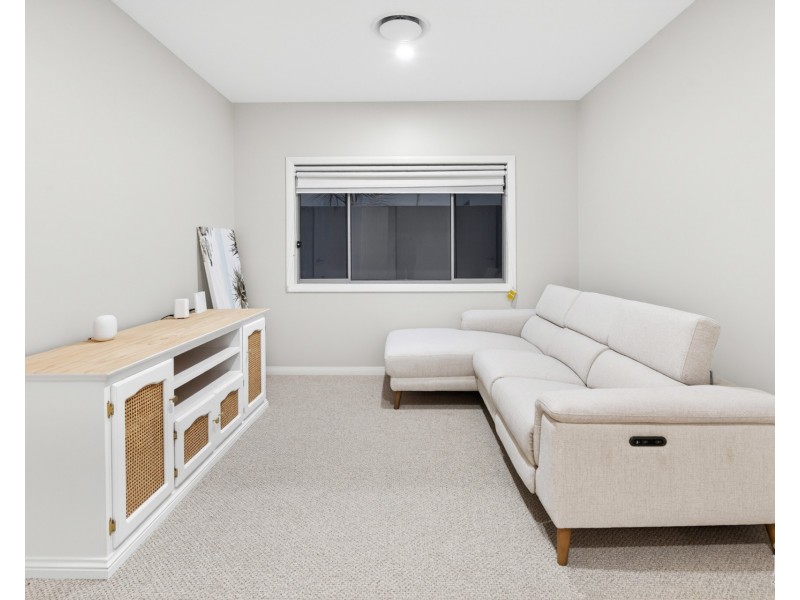 2243 Glengallon Way, Hope Island QLD 4212