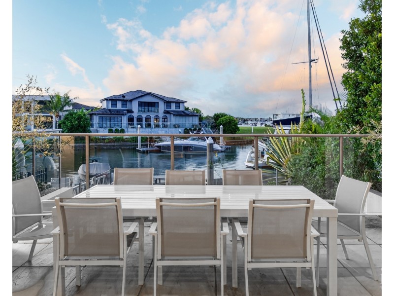 2243 Glengallon Way, Hope Island QLD 4212