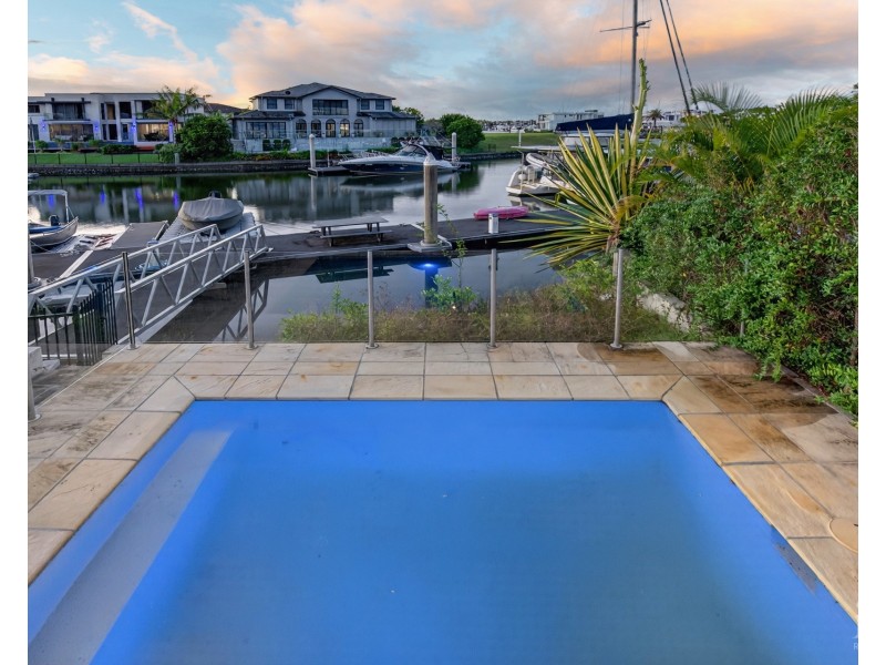 2243 Glengallon Way, Hope Island QLD 4212