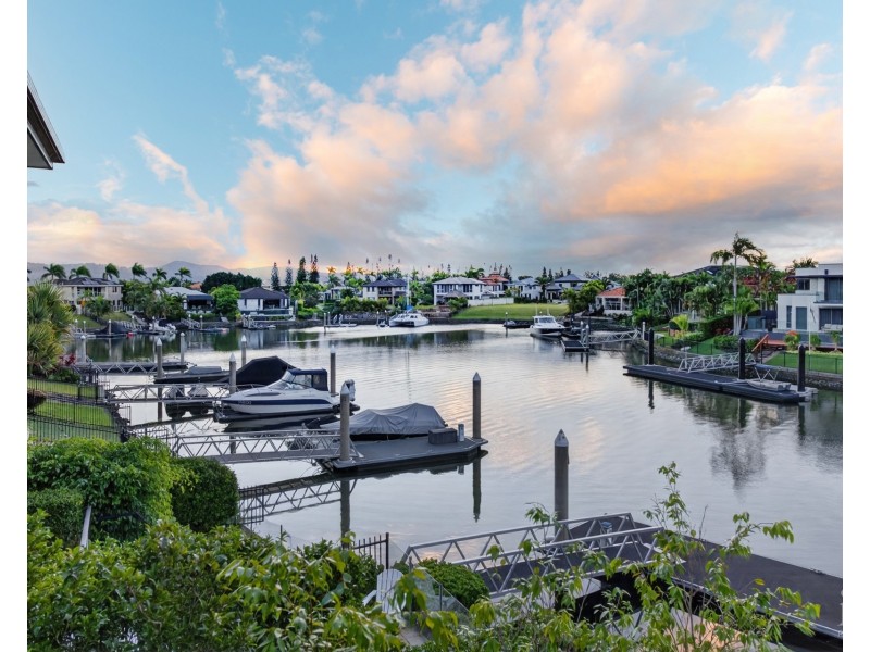 2243 Glengallon Way, Hope Island QLD 4212