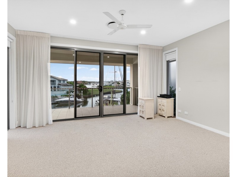2243 Glengallon Way, Hope Island QLD 4212