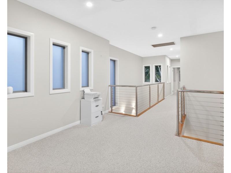 2243 Glengallon Way, Hope Island QLD 4212