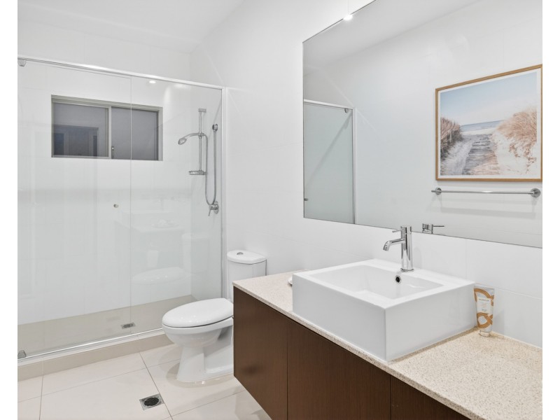 2243 Glengallon Way, Hope Island QLD 4212