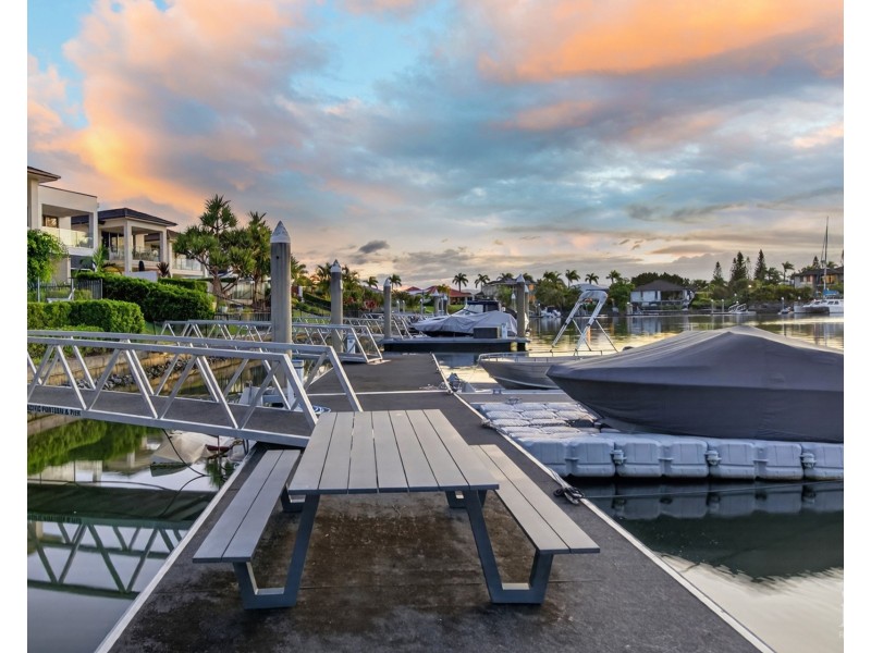2243 Glengallon Way, Hope Island QLD 4212