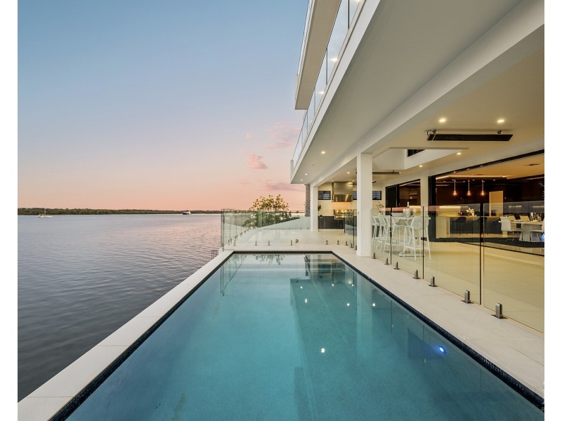 62 Knightsbridge Parade East, Sovereign Islands QLD 4216