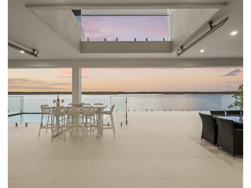 62 Knightsbridge Parade East, Sovereign Islands QLD 4216