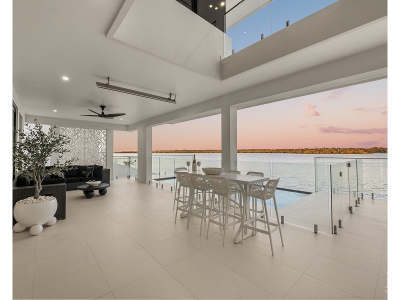 62 Knightsbridge Parade East, Sovereign Islands QLD 4216