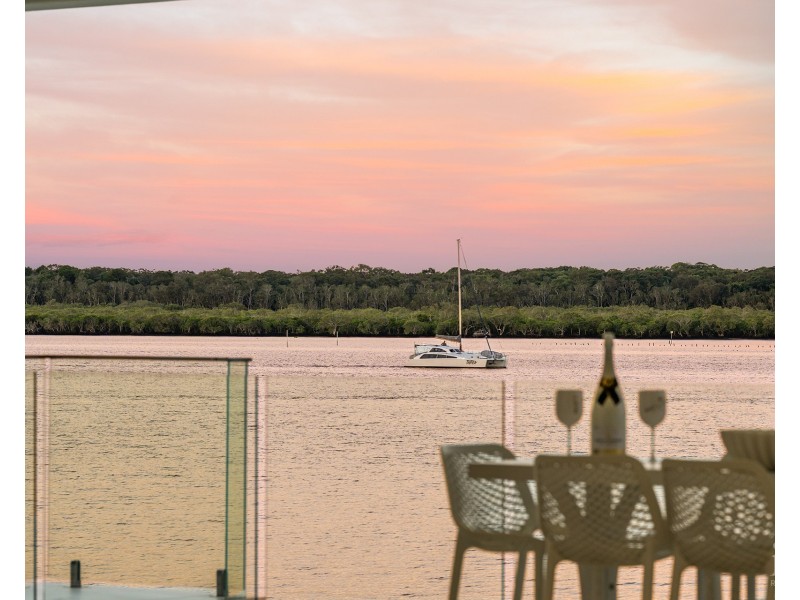 62 Knightsbridge Parade East, Sovereign Islands QLD 4216