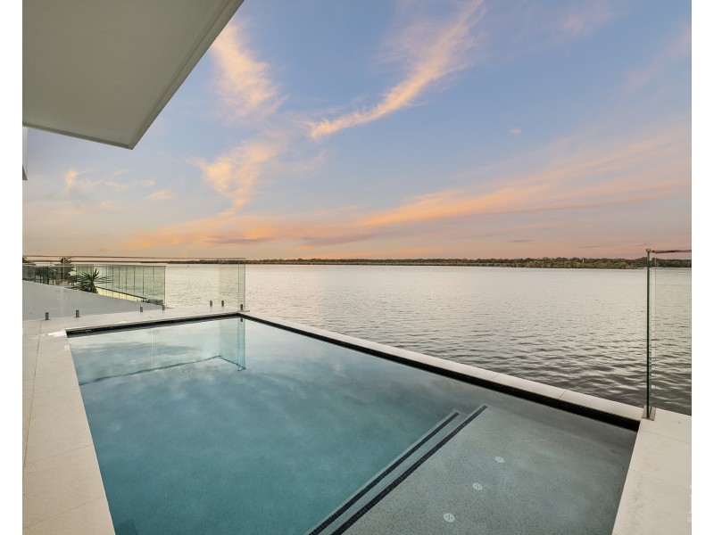 62 Knightsbridge Parade East, Sovereign Islands QLD 4216