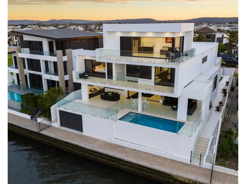 62 Knightsbridge Parade East, Sovereign Islands QLD 4216