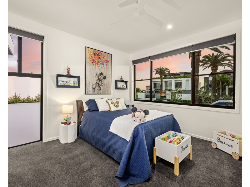 62 Knightsbridge Parade East, Sovereign Islands QLD 4216