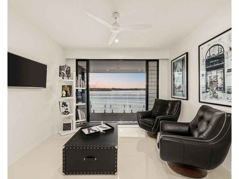 62 Knightsbridge Parade East, Sovereign Islands QLD 4216