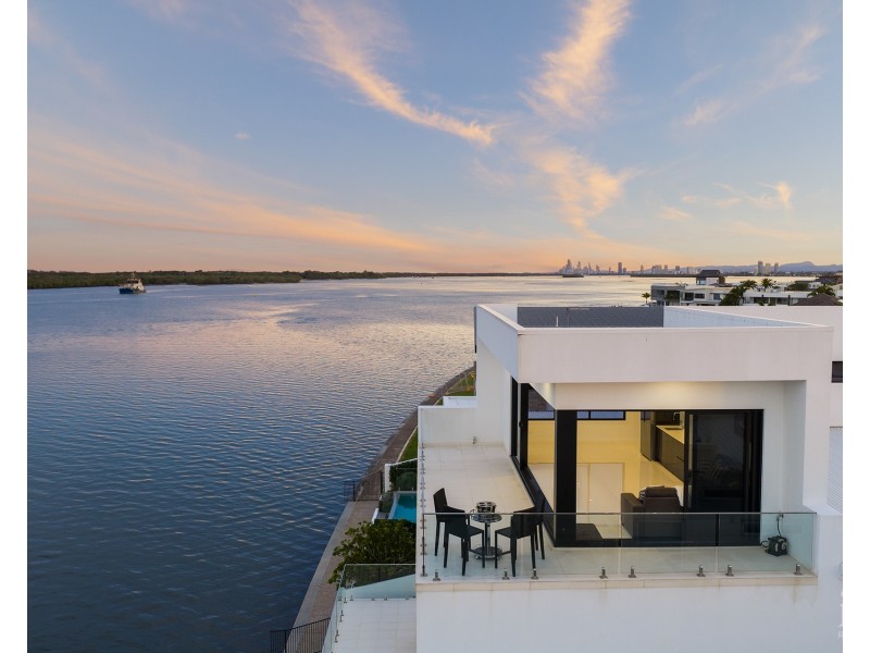 62 Knightsbridge Parade East, Sovereign Islands QLD 4216