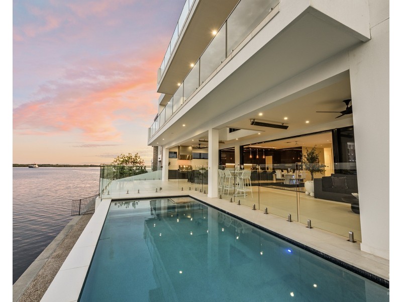 62 Knightsbridge Parade East, Sovereign Islands QLD 4216