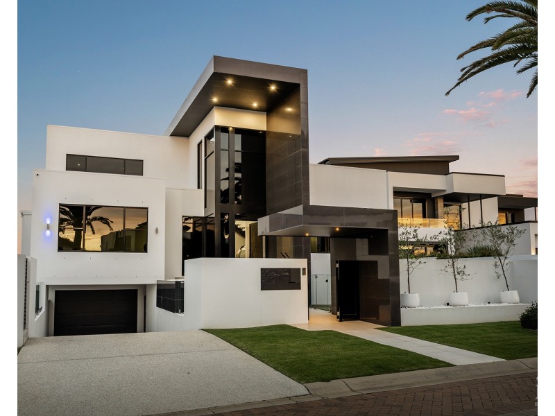 62 Knightsbridge Parade East, Sovereign Islands QLD 4216