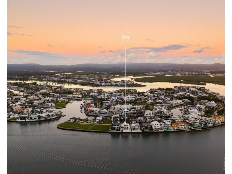 62 Knightsbridge Parade East, Sovereign Islands QLD 4216