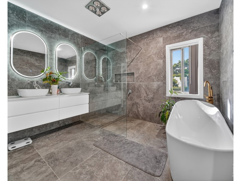 4 Fidelis Place, Coomera Waters QLD 4209