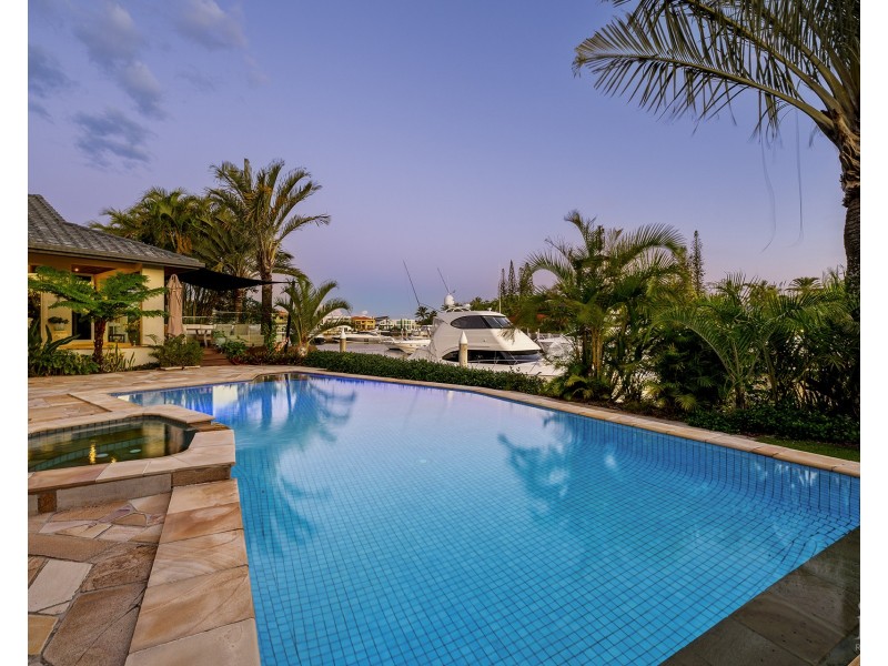 4 Royal Mews, Sovereign Islands QLD 4216
