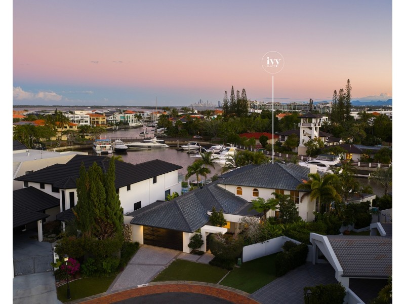 4 Royal Mews, Sovereign Islands QLD 4216