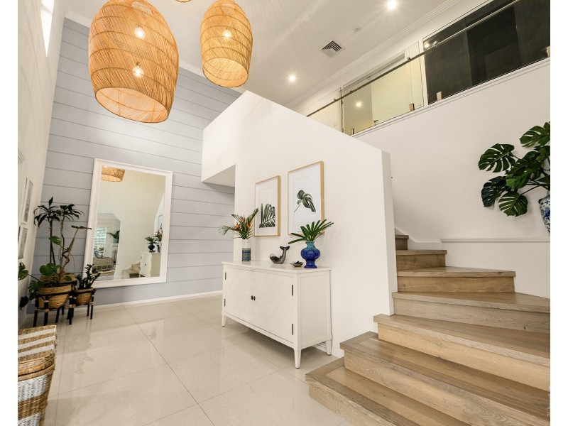 4 Royal Mews, Sovereign Islands QLD 4216