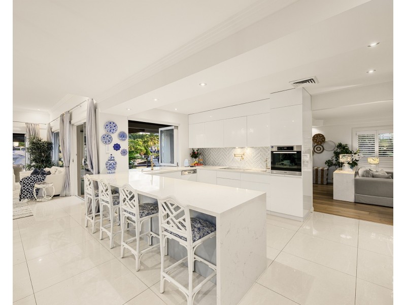 4 Royal Mews, Sovereign Islands QLD 4216